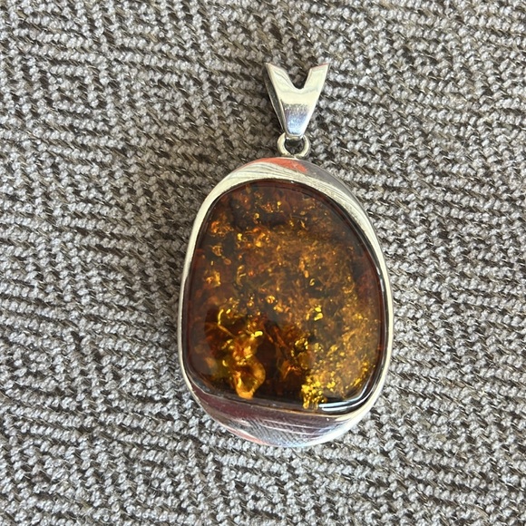 Silver and amber pendant - Picture 1 of 4